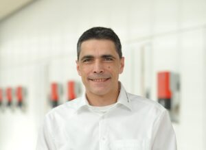 Dr. Thomas Straub
