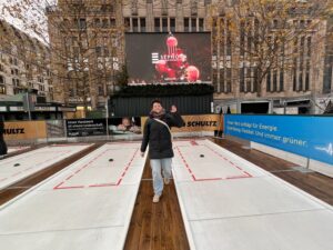 Beim Curling in Düsseldorf